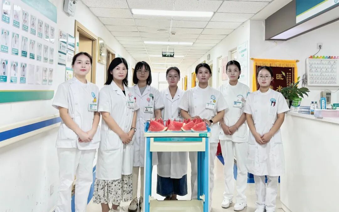 【感动式医疗服务】微光成炬、向爱成花&mdash;&mdash; 致每一位用爱守护生命的白衣战士