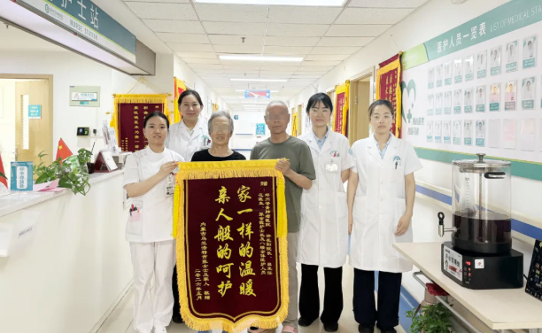 千里赴豫寻良医，锦旗致谢暖医心｜内蒙古患者跨越山海，为郑州誉美肿瘤医院肿一科医护点赞