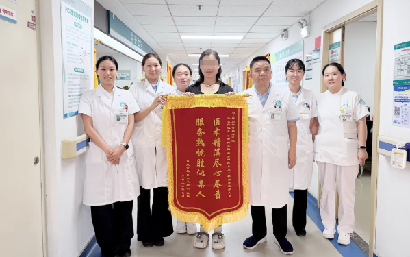 千里赴豫传佳话 锦旗熠熠映仁心 &mdash;&mdash; 内蒙古淋巴瘤患者致谢郑州誉美肿瘤医院肿一科